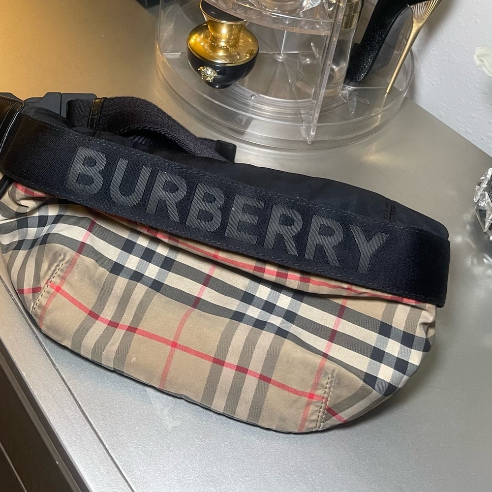 Burberry fanny pack